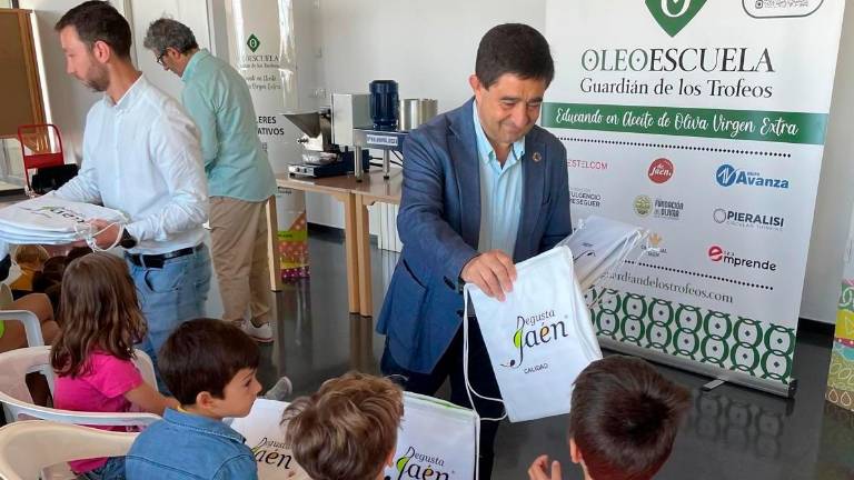 Los niños de La Iruela redescubren la gastronomía jiennense en la escuela