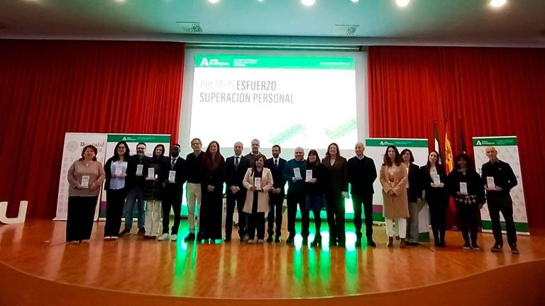 Premiados 15 jiennenses por su esfuerzo para superar la ESO de adultos
