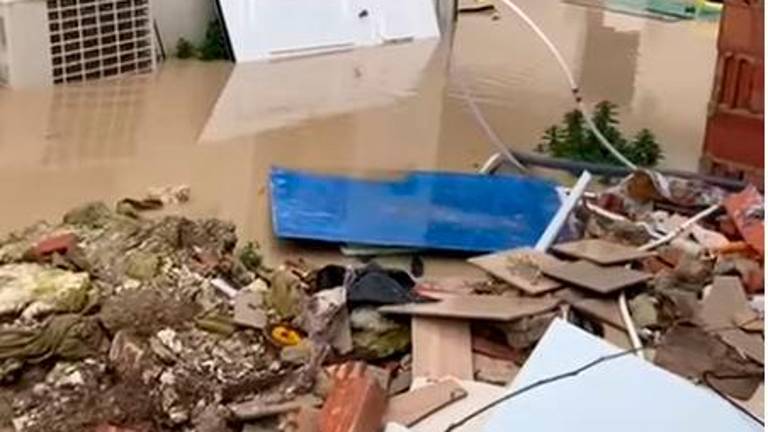 Así se encuentra el interior de una de las viviendas anegadas por el agua en Puente Tablas