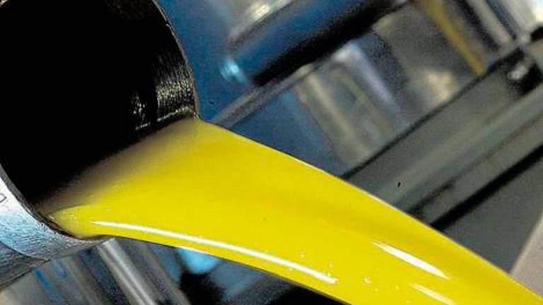 Aceite de oliva producido en el campo jiennense, pasado por la almazara.