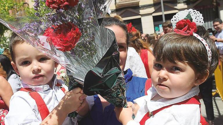 Un sinfín de flores y honores para la Reina de San Ildefonso