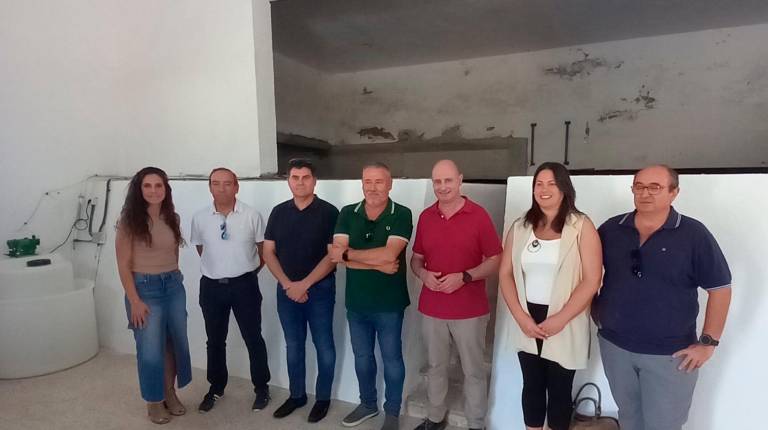 <i>Visita al depósito de Villargordo. / Diputación de Jaén vía Europa Press.</i>