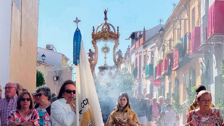 Corpus en Arjonilla por sus calles engalanadas