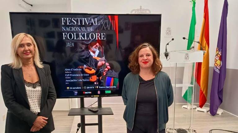 <i>María Espejo y Desirée Amaro, en la presentación. / Ayuntamiento de Jaén.</i>
