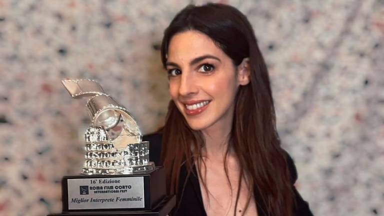 Cristina Mediero recibe el premio a Mejor Actriz en el Festival Rueda con Rueda de Valladolid