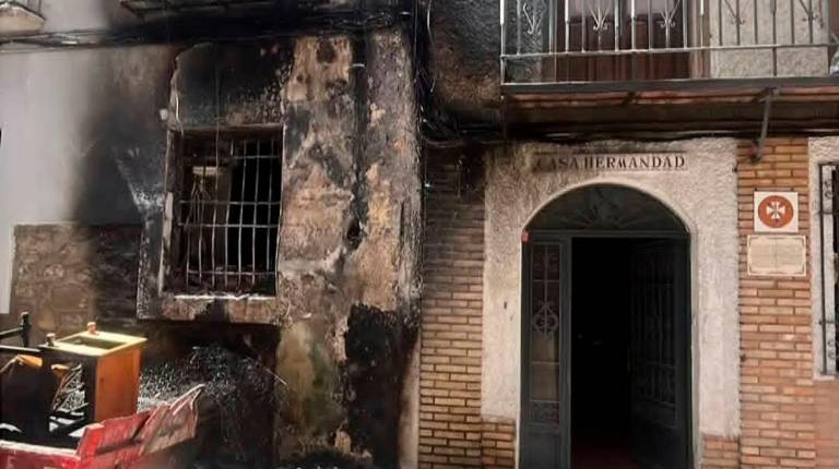 Incendio junto a la sede de la Hermandad del Resucitado de Jaén