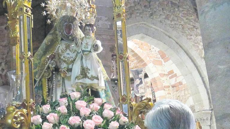 Singular subasta para mantener la tradición de la Virgen del Collado