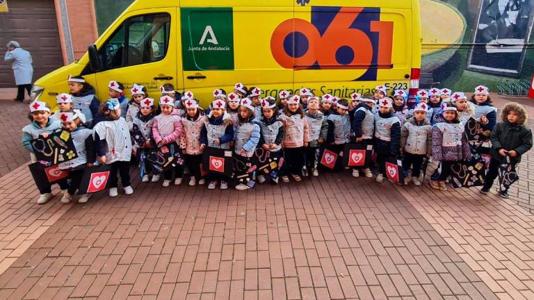 Escolares de Bailén conocen el servicio de emergencias del 061