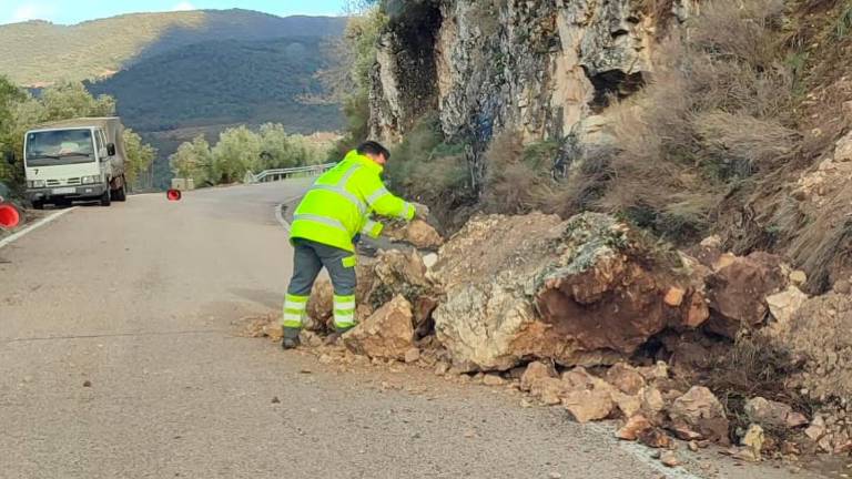 Desprendimientos en la carretera de acceso a Solera