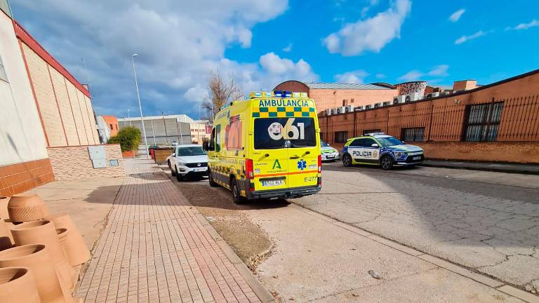 Herido leve tras caer de una altura de 4 metros en Bailén