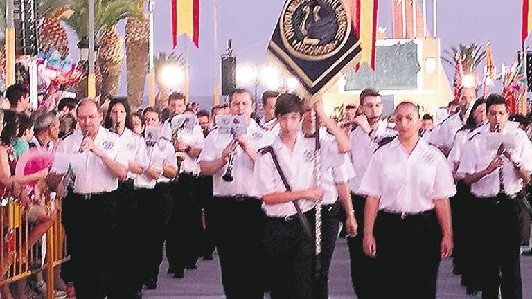 Un solemne homenaje a los caídos