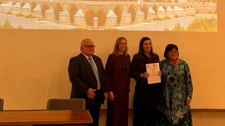 María del Mar Troya, premiada por mejor póster en el XII Encuentro de Enfermería de Salud Mental