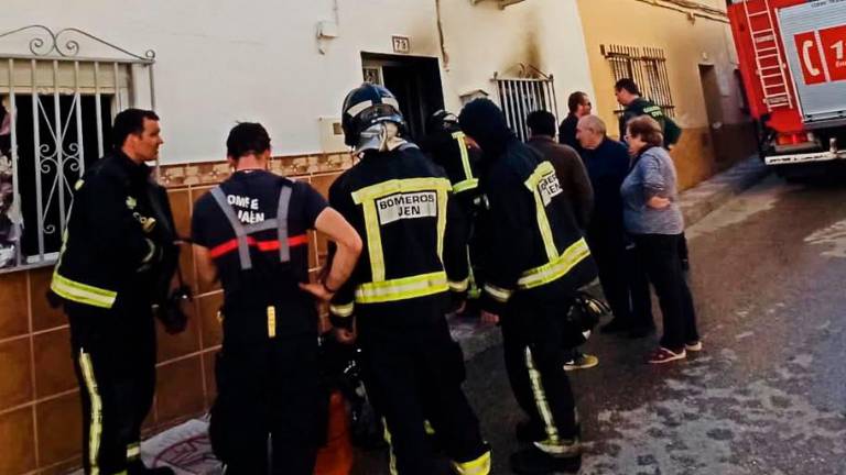 Un incendio en Los Villares deja una mujer afectada por inhalación de humo