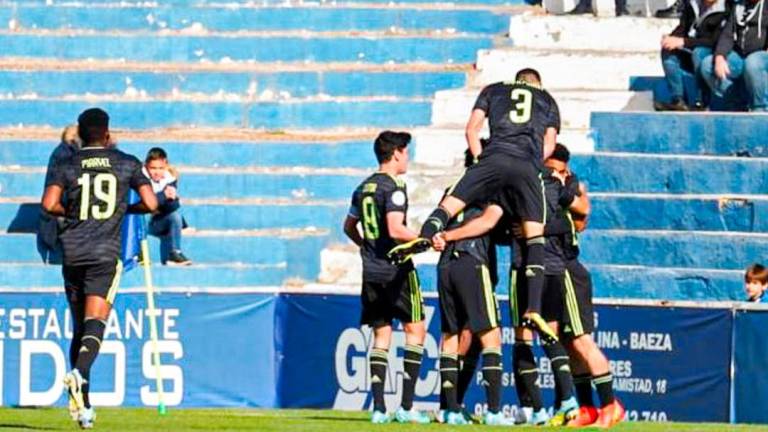 La mala fortuna se ceba con el Linares Deportivo (0-2)