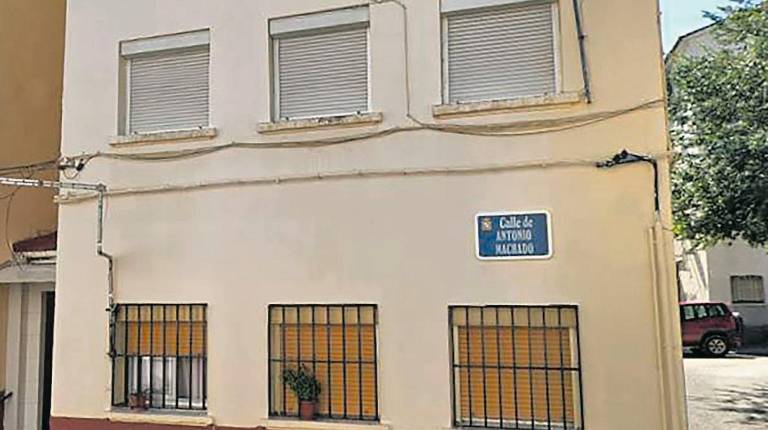 <i>Vivienda de la familia, junto a la Plaza de la Igualdad, en el barrio de Peñamefécit.</i>