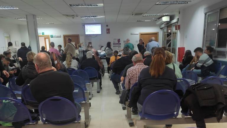 Usuarios en el servicio de Urgencias del antiguo Hospital Princesa de España de Jaén en una imagen de archivo. 