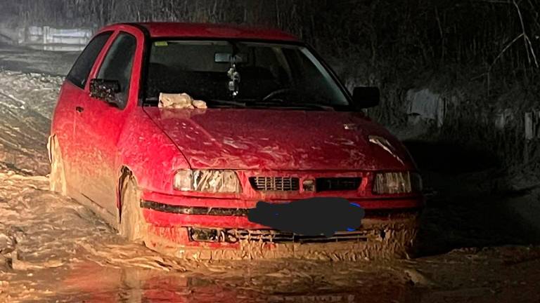 Rescate en Andújar tras quedar dos mujeres atrapadas en el barro