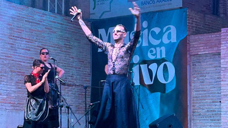El artista del grupo “El Gato con Jotas” en el Centro Cultural Baños Árabes. 