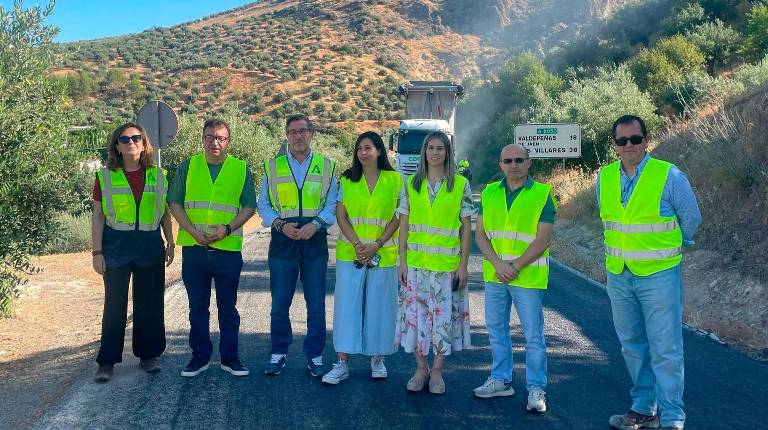 <i>Visita a las obras en la A-6050 junto a responsables de municipios por los que pasa. / Junta de Andalucía. </i>