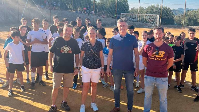 Burunchel dispondrá de un campo de fútbol-5 de césped artificial