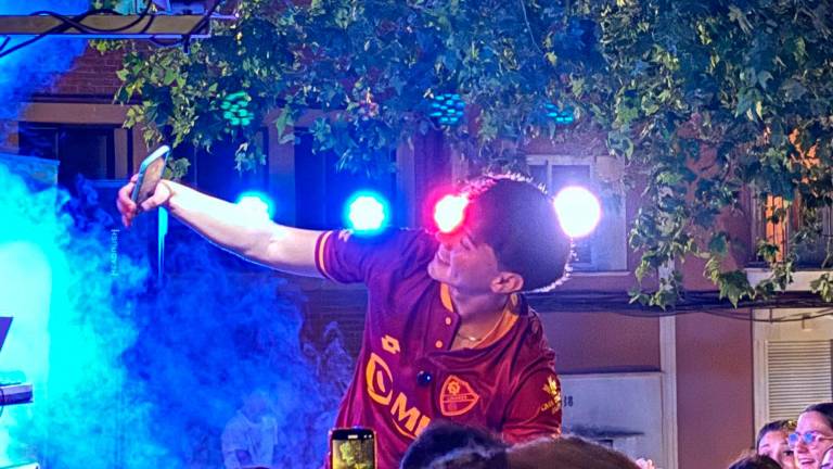 El influencer Álvaro Patón triunfa con su yincana en Linares