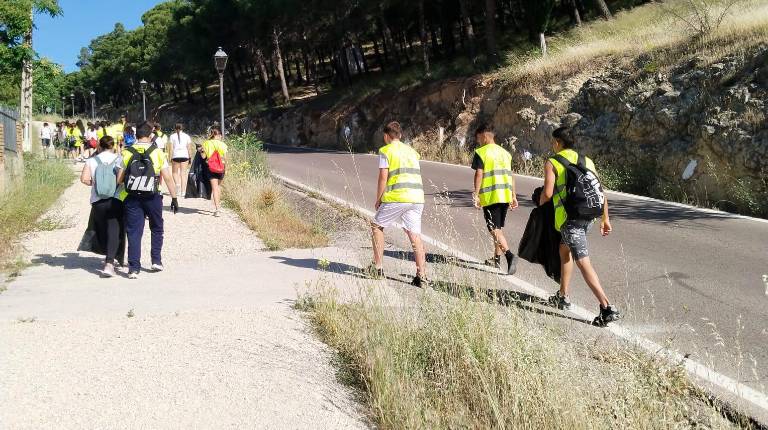 <i>Los jóvenes participan activamente en la actividad. / Ayuntamiento de Jaén.</i>