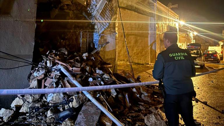 Rescatado un hombre atrapado en el derrumbe de su casa en Sorihuela de Guadalimar