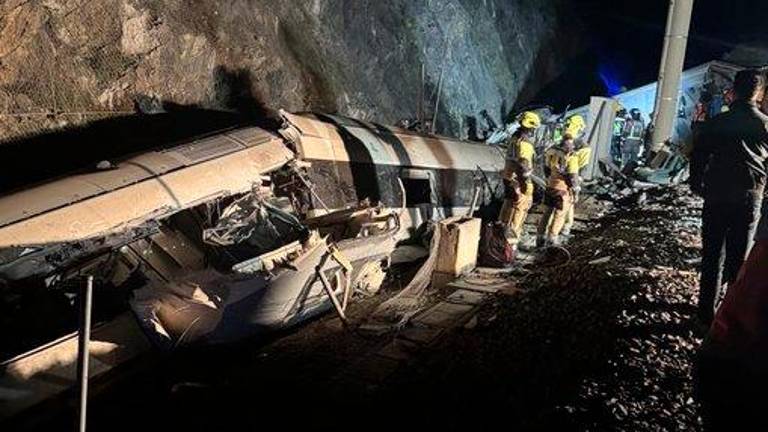 Ascienden a 21 los muertos tras descarrilar dos trenes en Adamuz (Córdoba)