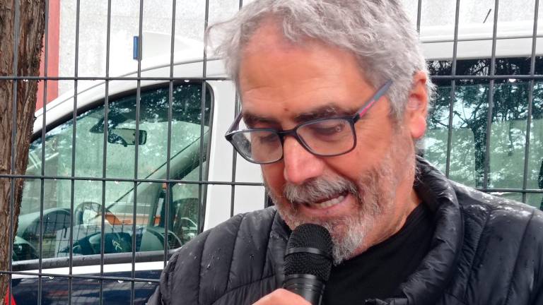 El Valle protesta por las filtraciones en el Paseo Virgen del Rocío