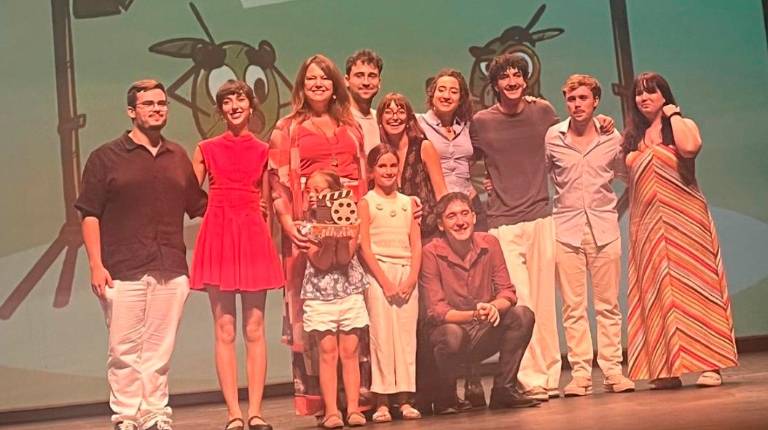 <i>Imagen de familia durante la entrega de premios de “Rodando por Jaén”. / Diputación de Jaén.</i>