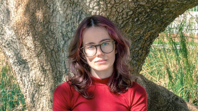 Paula F. Lupiañez profundiza con su nuevo poemario en la relación paterno-filial