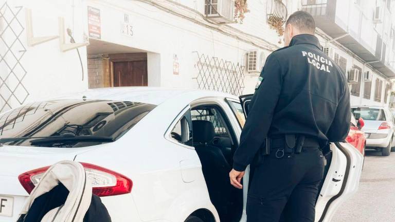 Vehículo en el que la menor ha quedado encerrada. / Policía Local de Jaén.