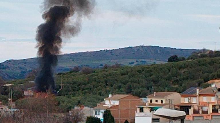 Aparatoso incendio de alpacas en Alcalá la Real