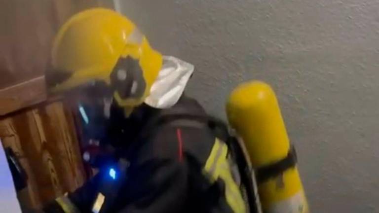 Un incendio sorprende a los vecinos de la calle Virgen de la Cabeza, en Jaén