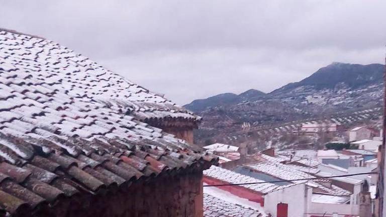 Todo un día tras la nieve en su primer episodio invernal tardío