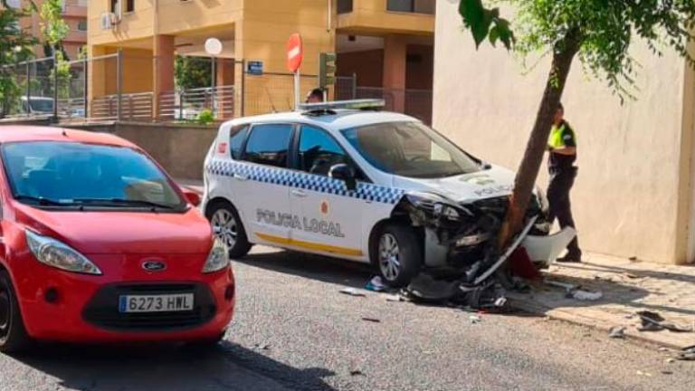 Persecución con dos coches siniestrados en el polígono de El Valle