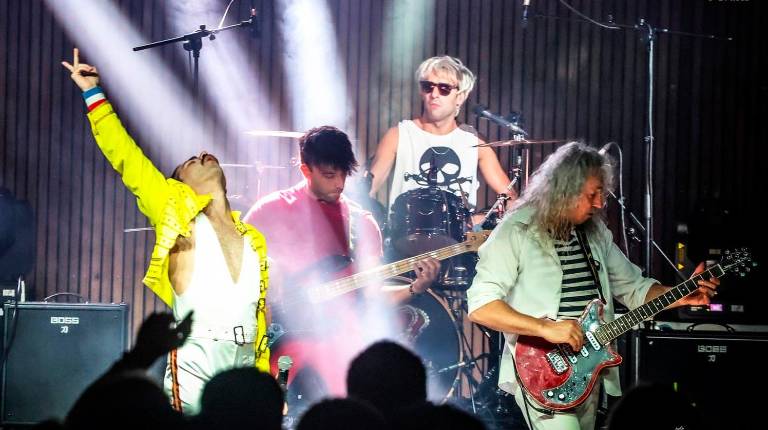 <i>El espectáculo de Queen Revolution perfectamente caracterizados en el escenario.</i>