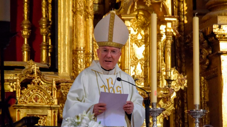 Más de un millón de personas siguen al obispo en Semana Santa