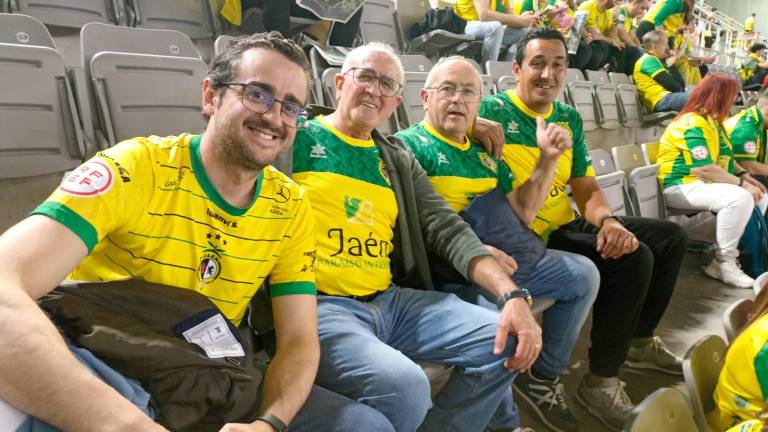 Una marea amarilla que celebra a lo grande el triunfo del Jaén Paraíso Interior