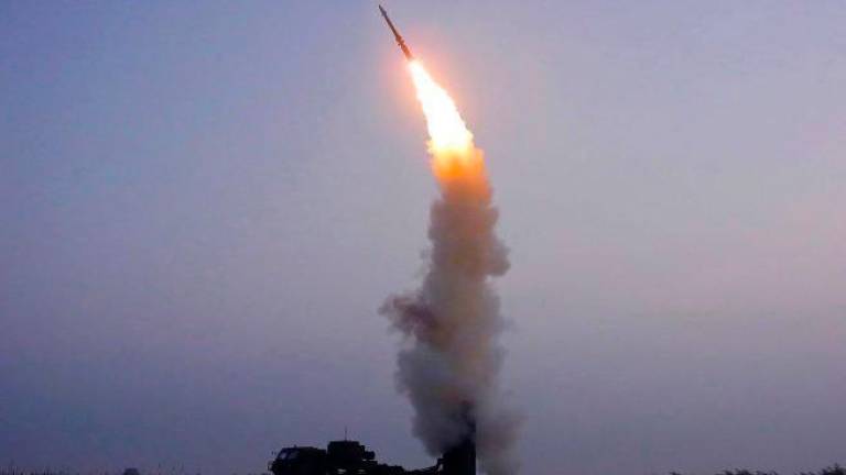 Corea del Norte lanza al menos un misil balístico hacia el mar de Japón