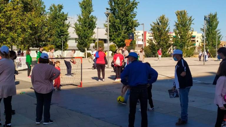 Caixabank organiza una jornada de actividades con centros sociales