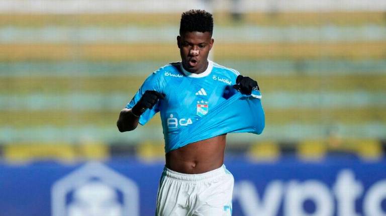 <i>Corozo, en un partido con el Sporting de Cristal de Perú. / Sporting de Cristal.</i>