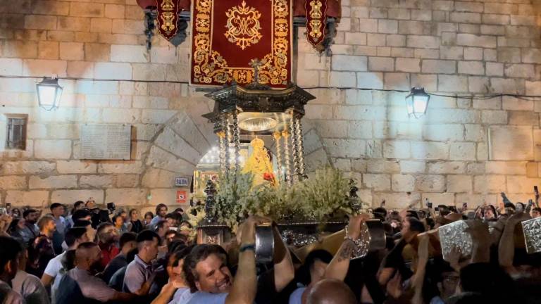 Fervor absoluto en la madrugada del 797 aniversario de la aparición de la Virgen de la Cabeza en Andújar