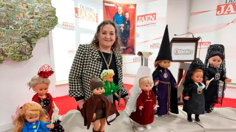 Diario JAÉN muestra la colección de muñecas de la artista Conchi Robles por su 85 aniversario