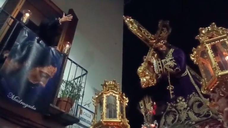 La sentida saeta a “El Abuelo” en la madrugada del Viernes Santo
