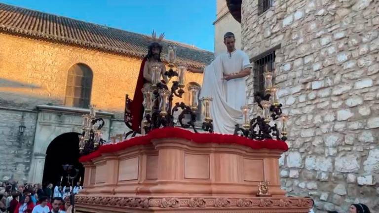 El Ecce Homo y la Virgen de la Amargura saludan a Torredonjimeno un Jueves Santo más