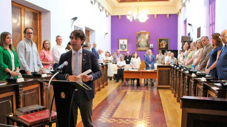<i>Toma de posesión del concejal Manuel Palomares. / Ayuntamiento de Jaén. </i>