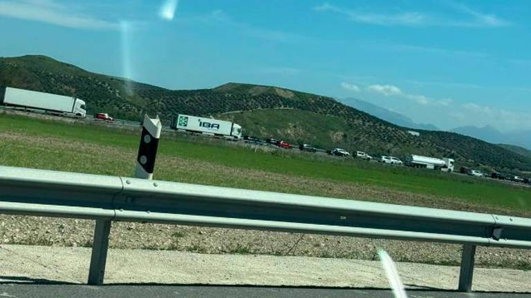 Retenciones de tráfico a la altura de las Infantas por una colisión múltiple