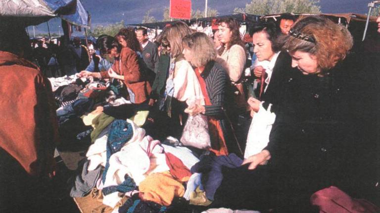 Tal día como hoy publicábamos: Vendedores y usuarios claman por el cambio del mercadillo