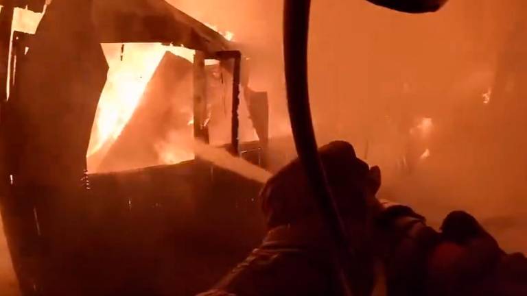 Asusta solo verlo: el vídeo en primera persona de un bombero en acción